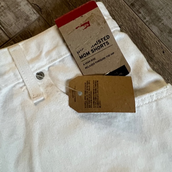 Levi’s mom hight waist short size 31 - Picture 3 of 4